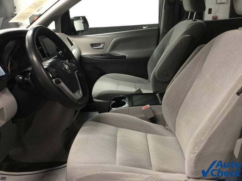 2017 Toyota Sienna LE 7-Passenger