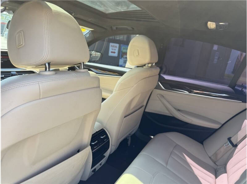 2019 BMW 5 Series 530i