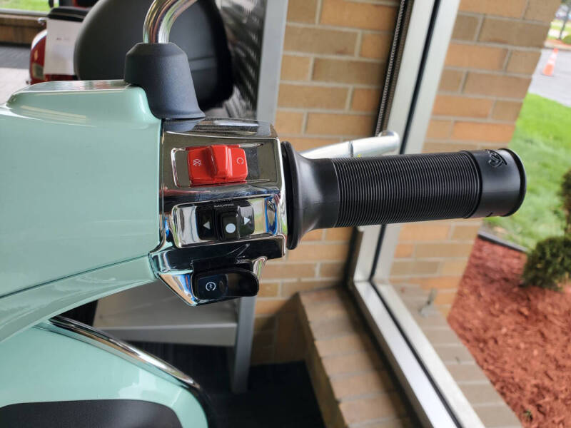 2025 Vespa PRIMAVERA BATIK 50