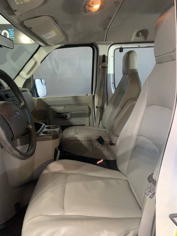 2013 Ford E-Series E-350 SD XLT