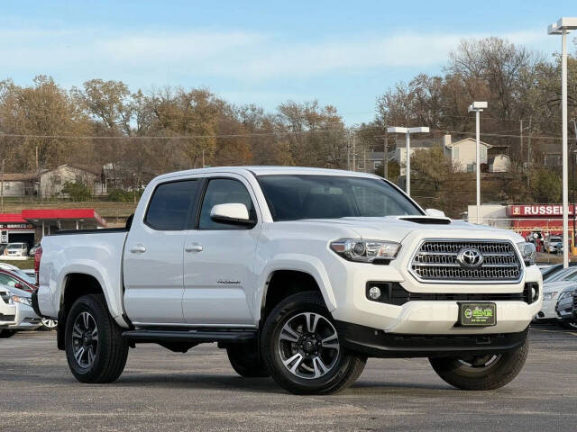 2016 Toyota Tacoma TRD Sport's photo