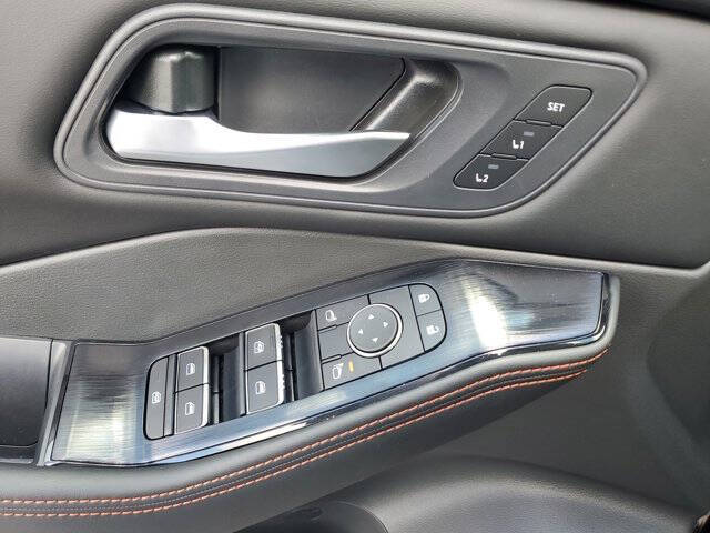 2025 Nissan Rogue Rock Creek