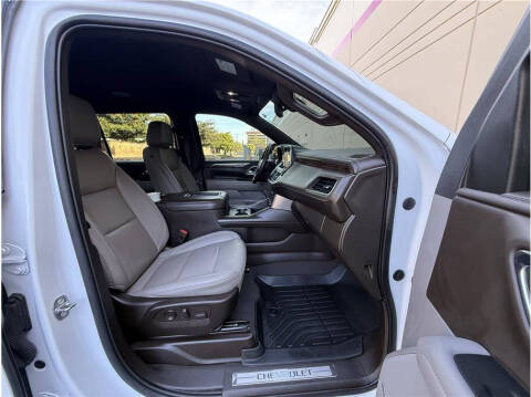 2023 Chevrolet Suburban LT