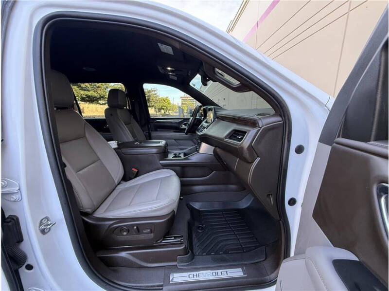 2023 Chevrolet Suburban LT