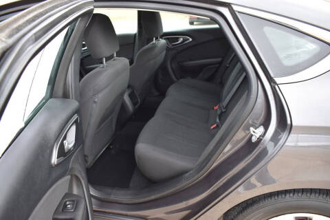 2016 Chrysler 200 LX