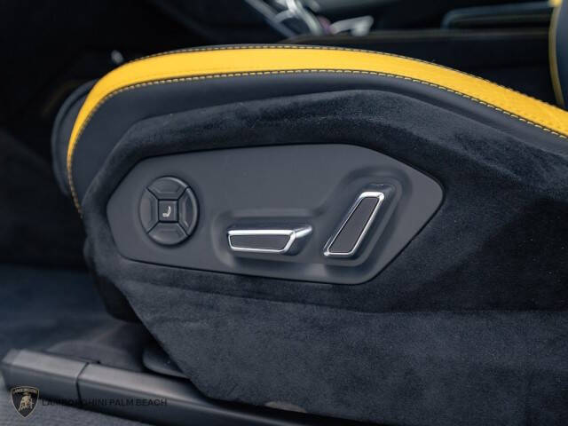 2023 Lamborghini Urus Performante
