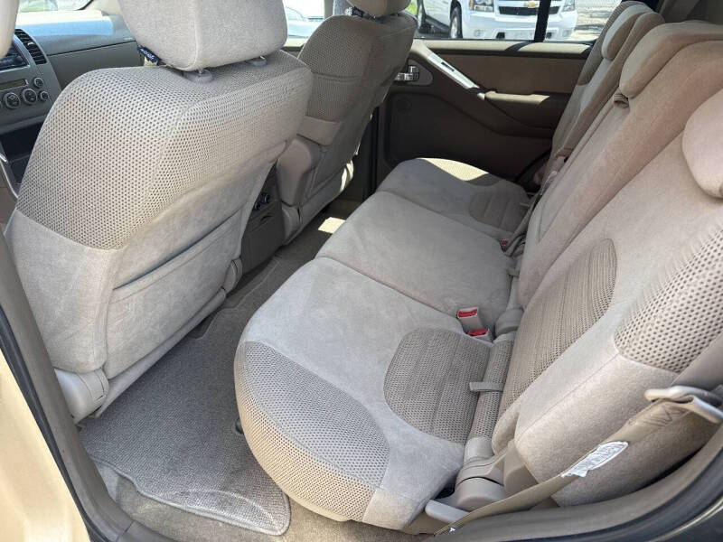 2005 Nissan Pathfinder SE