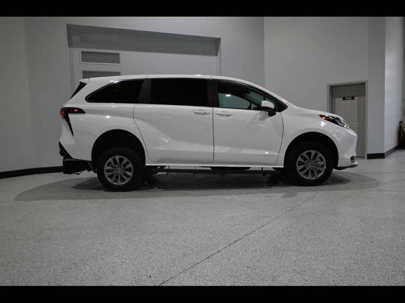 2025 Toyota Sienna LE 8-Passenger