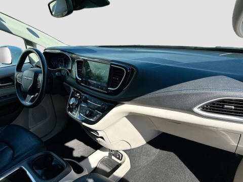 2021 Chrysler Pacifica Touring L