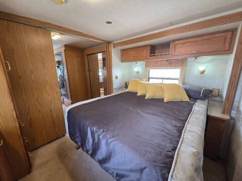 2000 Winnebago Adventure