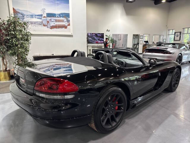 2004 Dodge Viper SRT-10