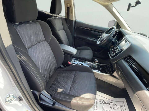 2019 Mitsubishi Outlander ES