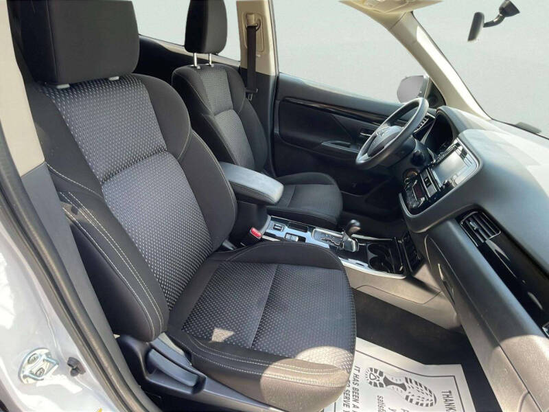 2019 Mitsubishi Outlander ES