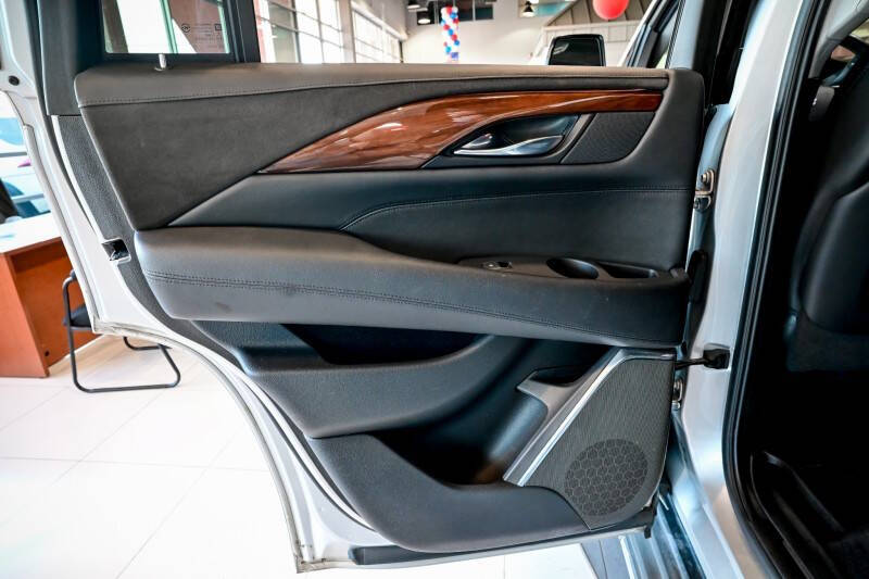 2016 Cadillac Escalade Luxury Collection