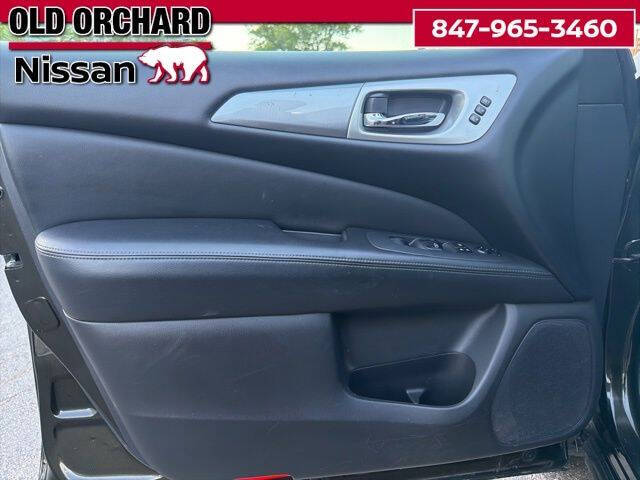 2017 Nissan Pathfinder SL