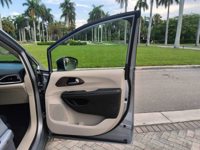 2021 Chrysler Voyager LXi