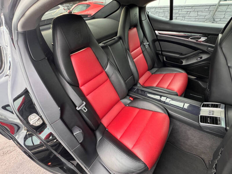 2016 Porsche Panamera 4 Edition