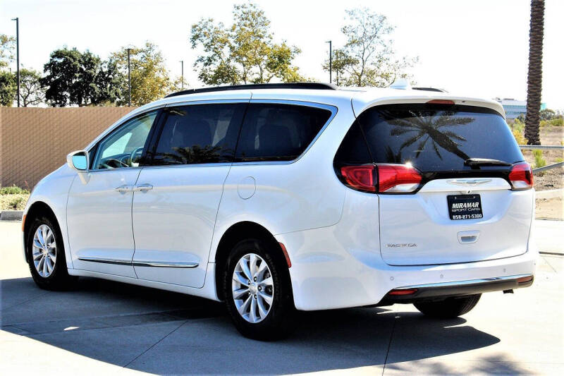 2017 Chrysler Pacifica Touring-L