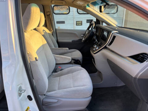 2016 Toyota Sienna LE 8-Passenger