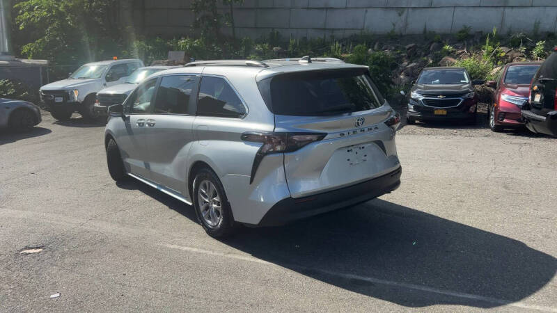 2023 Toyota Sienna LE 8-Passenger