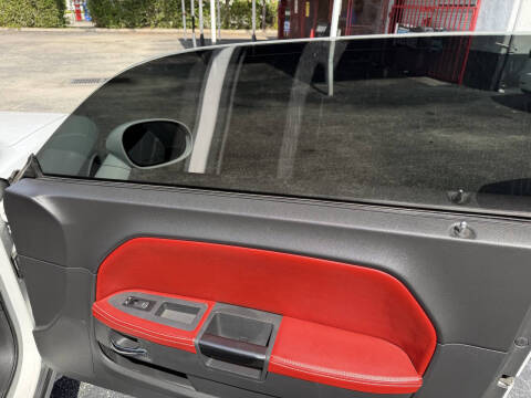 2013 Dodge Challenger SXT Plus
