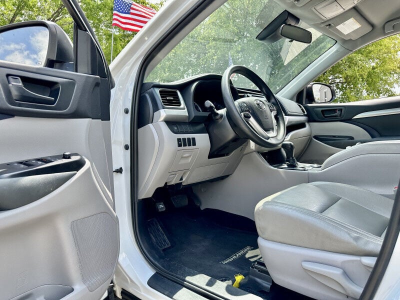 2019 Toyota Highlander SUV - $32,995