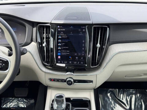2023 Volvo XC60 B5 Ultimate Bright Theme