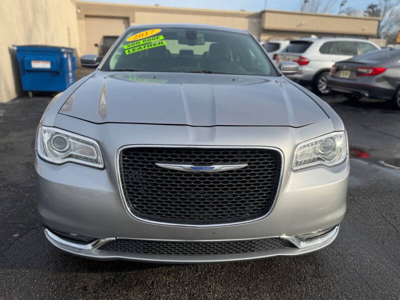 2017 Chrysler 300 Limited