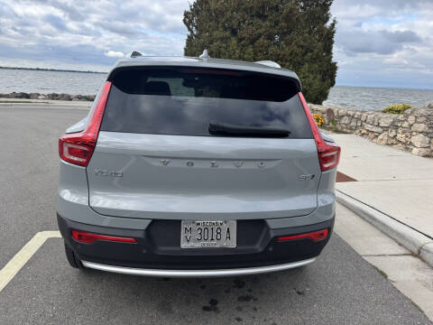 2024 Volvo XC40 B5 Plus Bright Theme