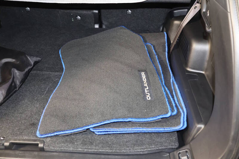 2025 Mitsubishi Outlander PHEV SE