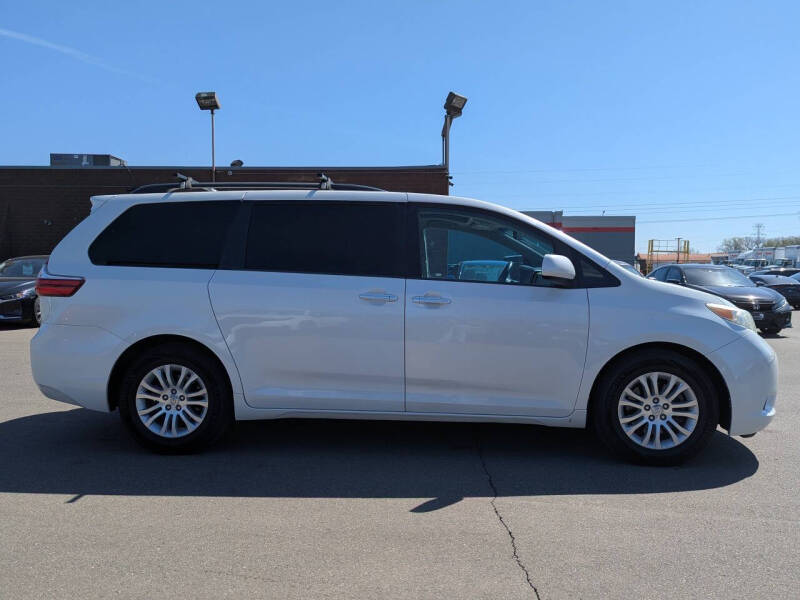 2017 Toyota Sienna XLE 8-Passenger