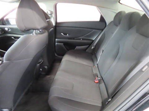 2024 Hyundai Elantra SE