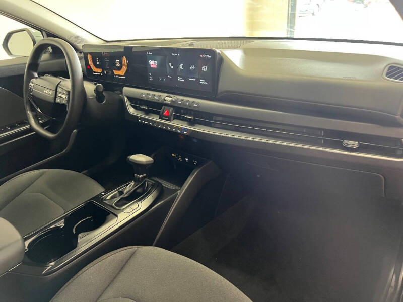 2025 Kia K4 LX