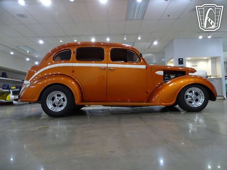 1937 Plymouth P4