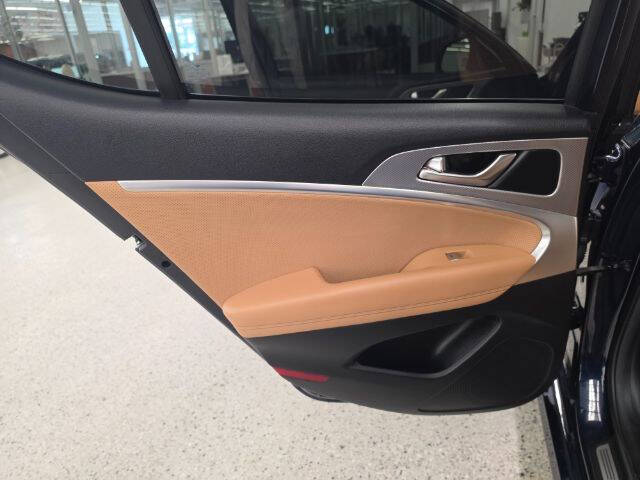 2022 Genesis G70