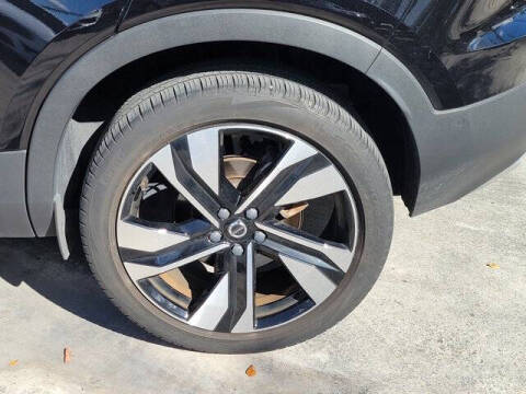 2023 Volvo XC40 B5 Plus Bright Theme