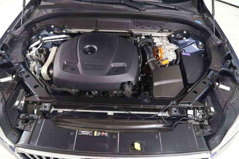 2023 Volvo XC60 Recharge T8 Plus Bright Theme