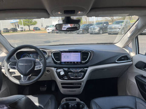 2024 Chrysler Pacifica Touring L