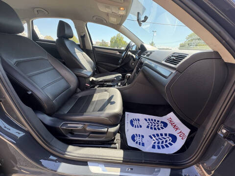 2017 Volkswagen Passat 1.8T R-Line