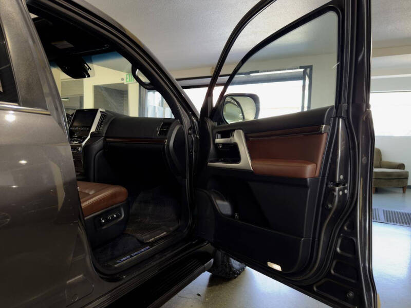 2018 Toyota Land Cruiser