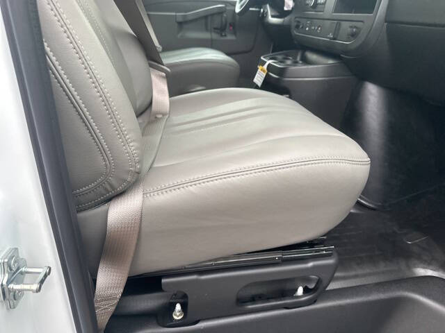 2025 Chevrolet Express 2500