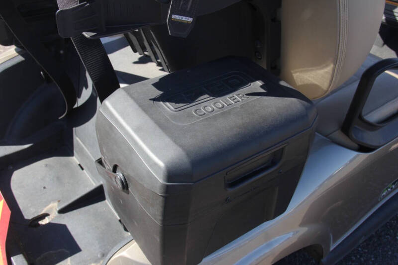 2020 E-Z-GO RXV ELiTE