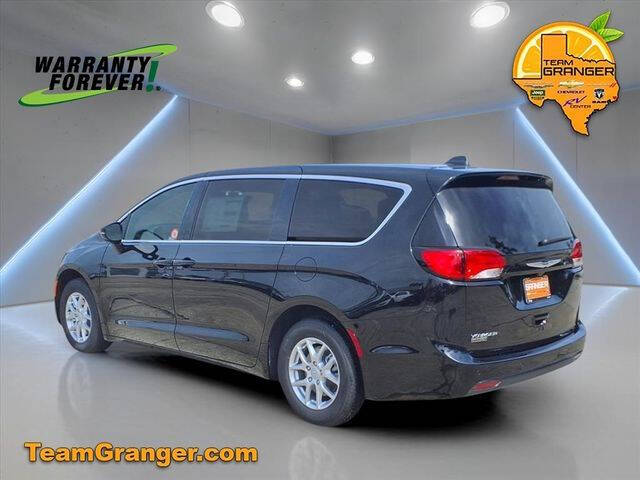 2025 Chrysler Voyager LX