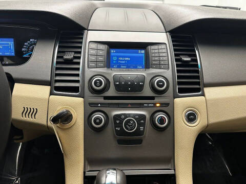2017 Ford Taurus SE