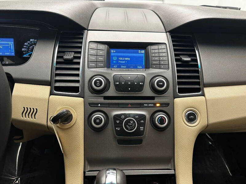 2017 Ford Taurus SE