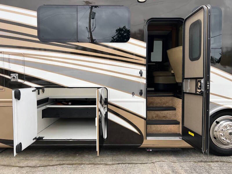 2016 Thor Motor Coach Palazzo for sale at Simple Car Company in Oak Harbor, WA