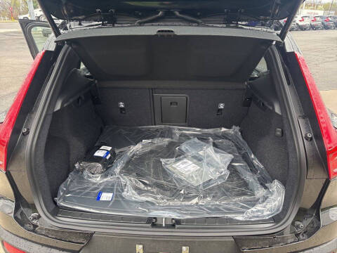 2026 Volvo XC40 B5 Plus