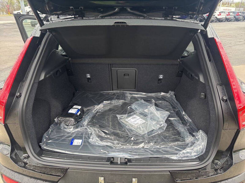 2026 Volvo XC40 B5 Plus