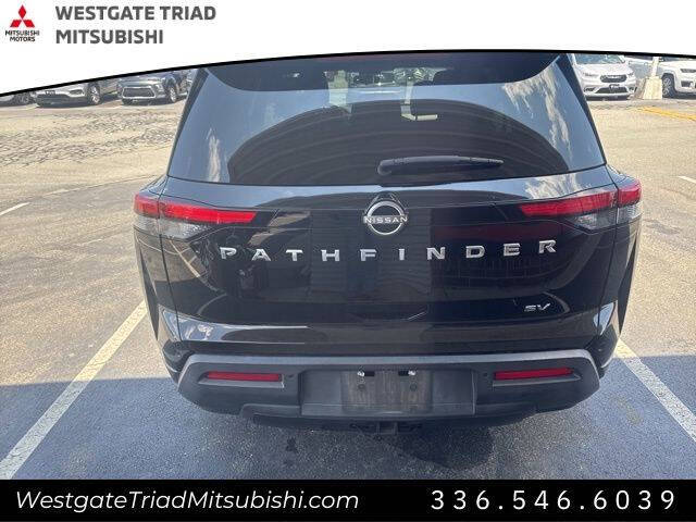2022 Nissan Pathfinder SV