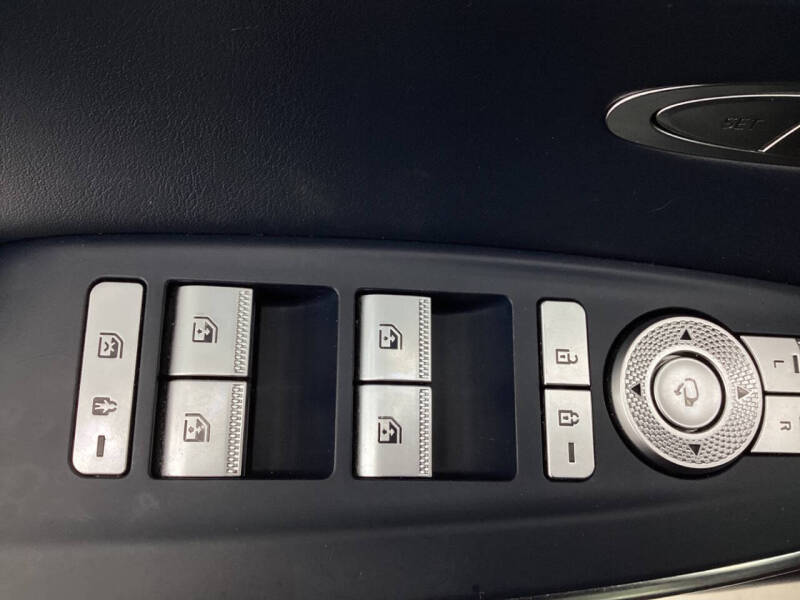 2023 Genesis GV70 2.5T Standard